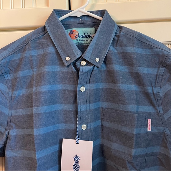 Chubbies - Men’s SS Slim Fit Button-Up Top - Pattern: the Downtowner - Size: M - Picture 4 of 16